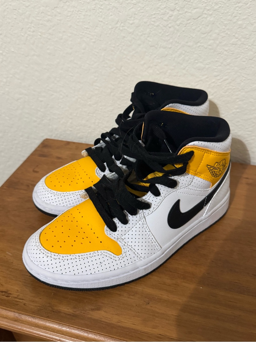 Nike Air Jordan 1 Mid - White, Yellow & Black